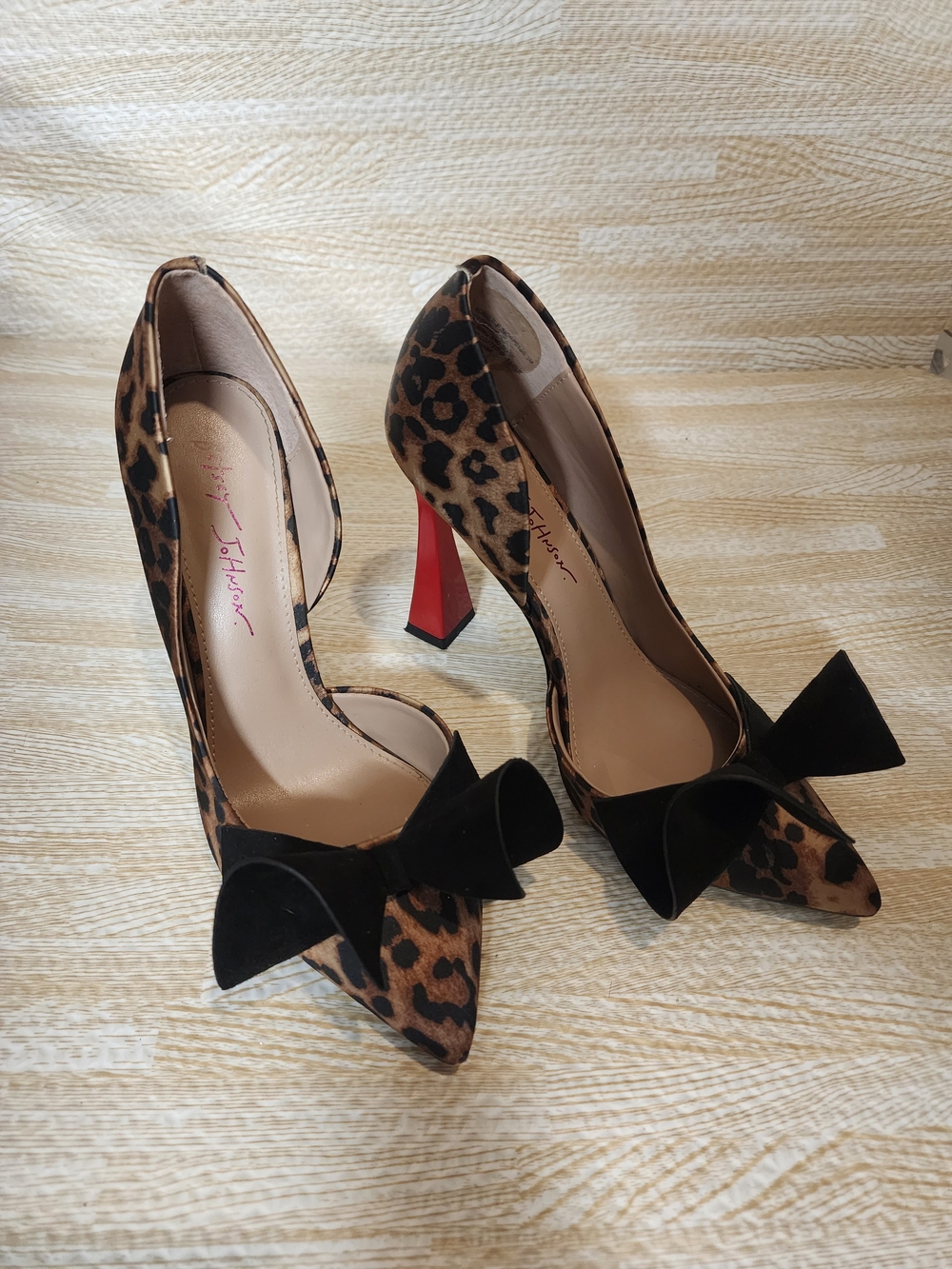 Betsey Johnson Leopard Bow D’Orsay Pumps Red Heels Size 8